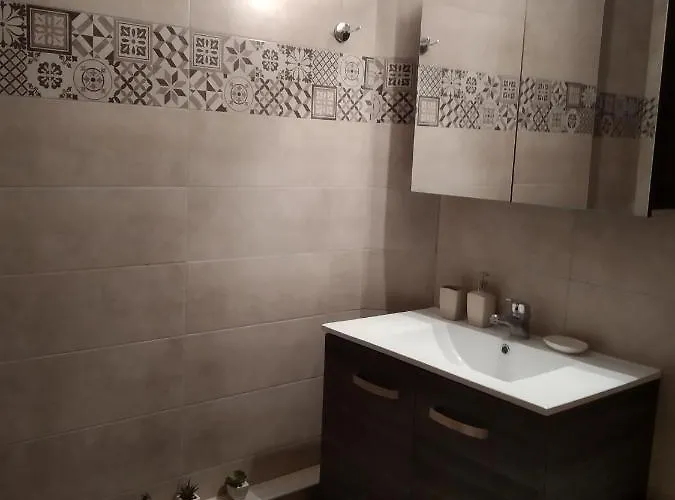 Thea, Agios Andreas Apartman *